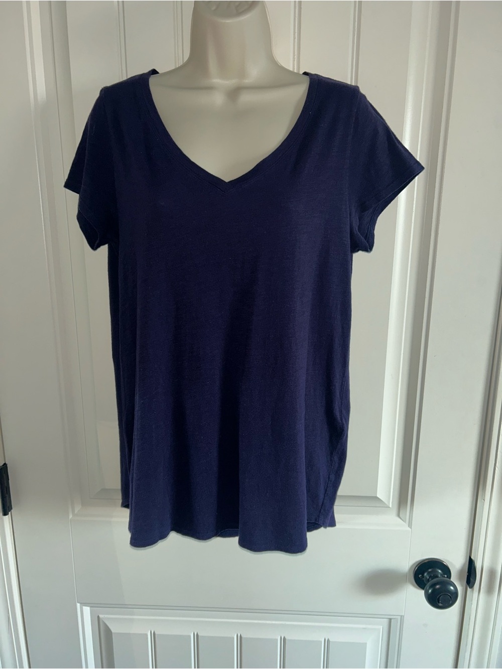 NEW Eileen Fisher Deep Violet V‑Neck Short Sleeve Tee 100% Organic Cotton Sz S